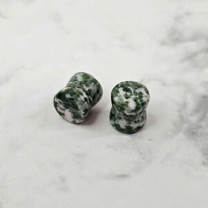 0g 8mm Ear Gauges Precious Stone Green White Jasper Speckled Saddle Plugs